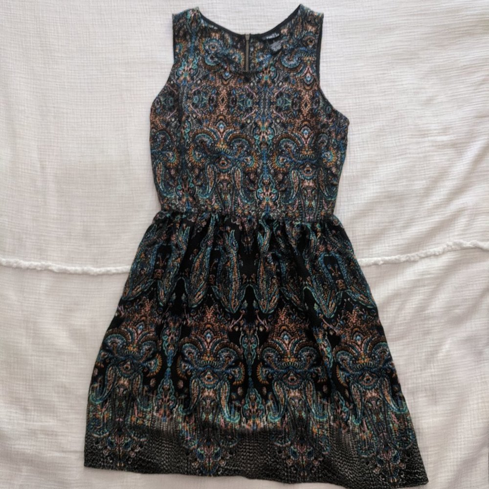 A-line dress colorful above knee sleeveless